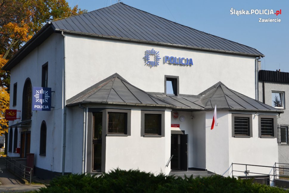 Budynek, w którym mieści się Posterunek Policji w Porębie